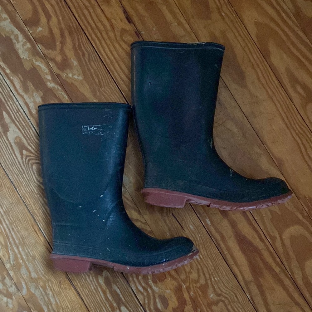 Rain boots sz 3